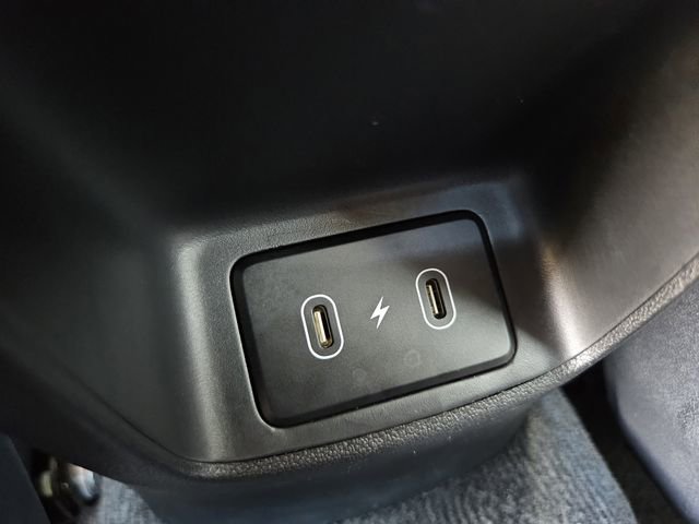 Used 2025 Hyundai Elantra Limited FWD image 32