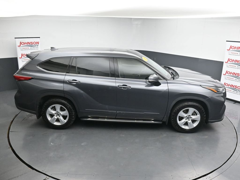 Used 2021 Toyota Highlander LE AWD/4WD image 34