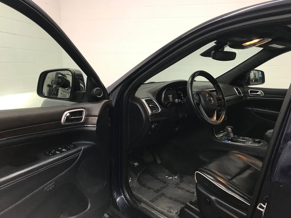 Used 2017 Jeep Grand Cherokee Overland w/ Jeep Active Safety Group image 11
