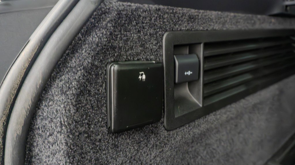 Used 2021 Land Rover Range Rover Autobiography Fifty Edition image 11