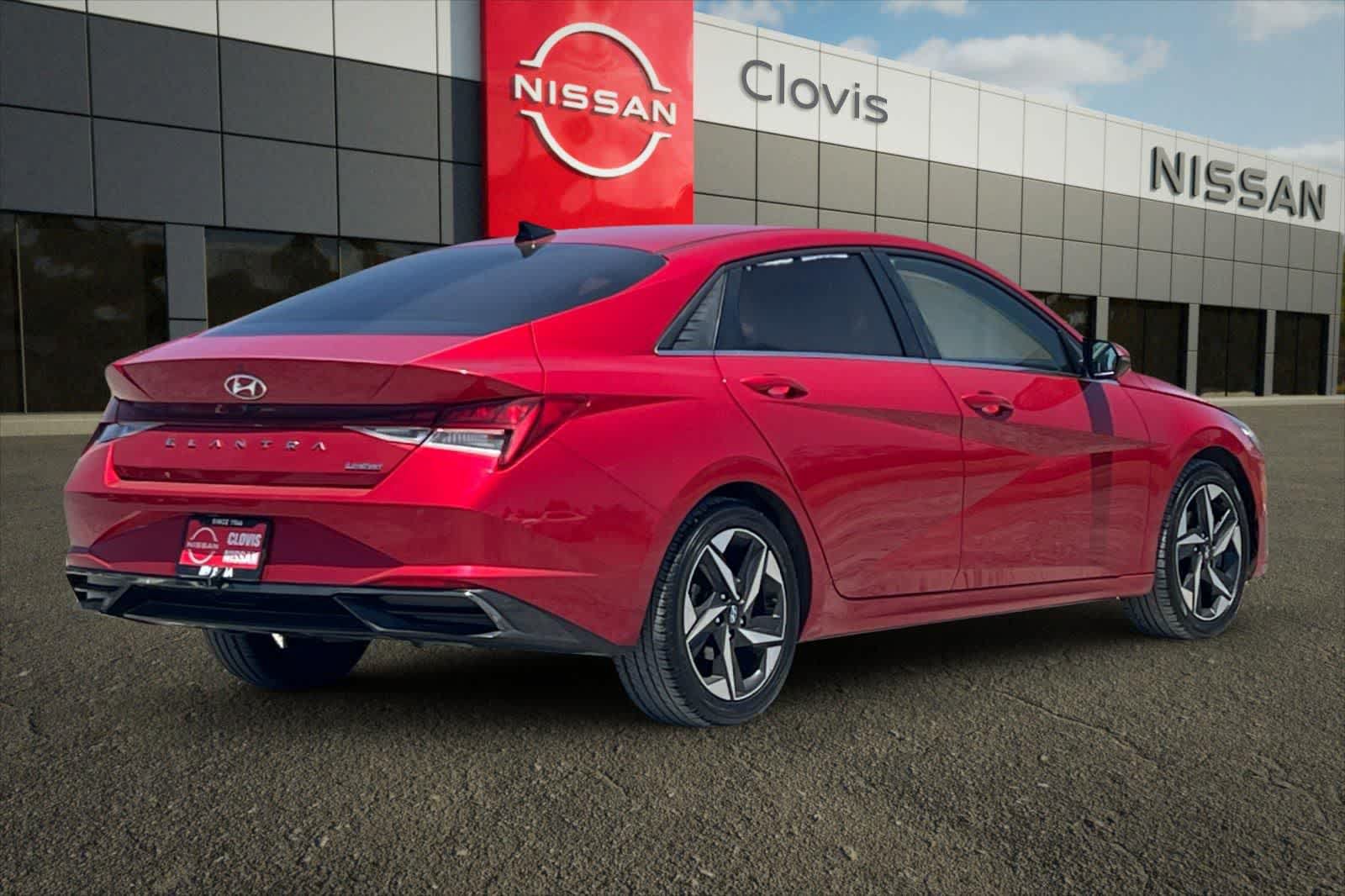 Used 2021 Hyundai Elantra Limited FWD image 3
