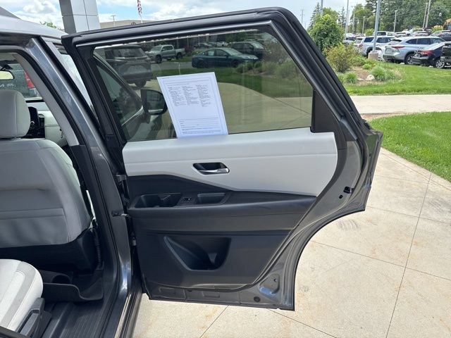 Used 2022 Nissan Pathfinder SV w/ SV Premium Package AWD/4WD image 31