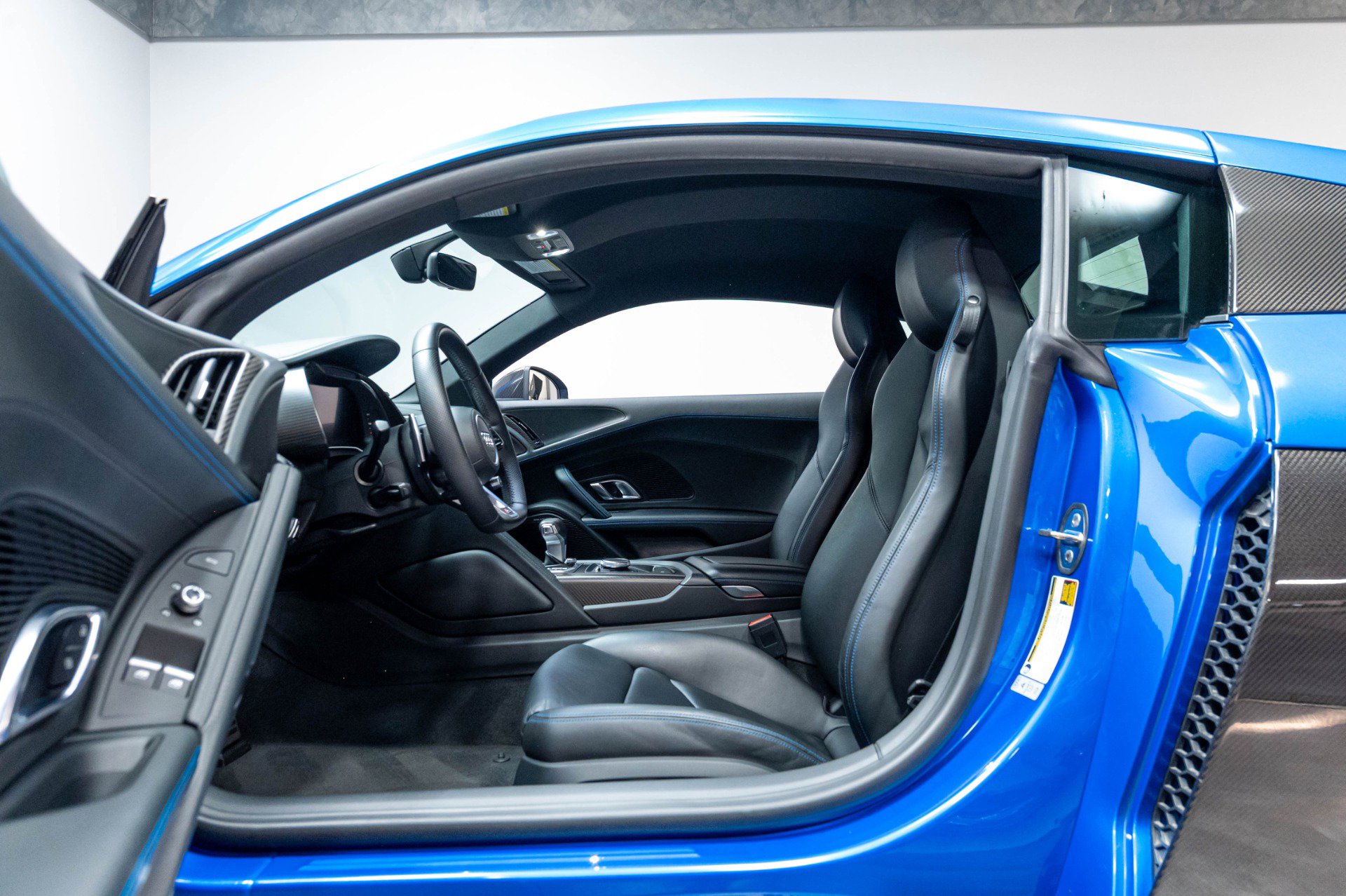 Used 2017 Audi R8 V10 plus AWD/4WD image 6