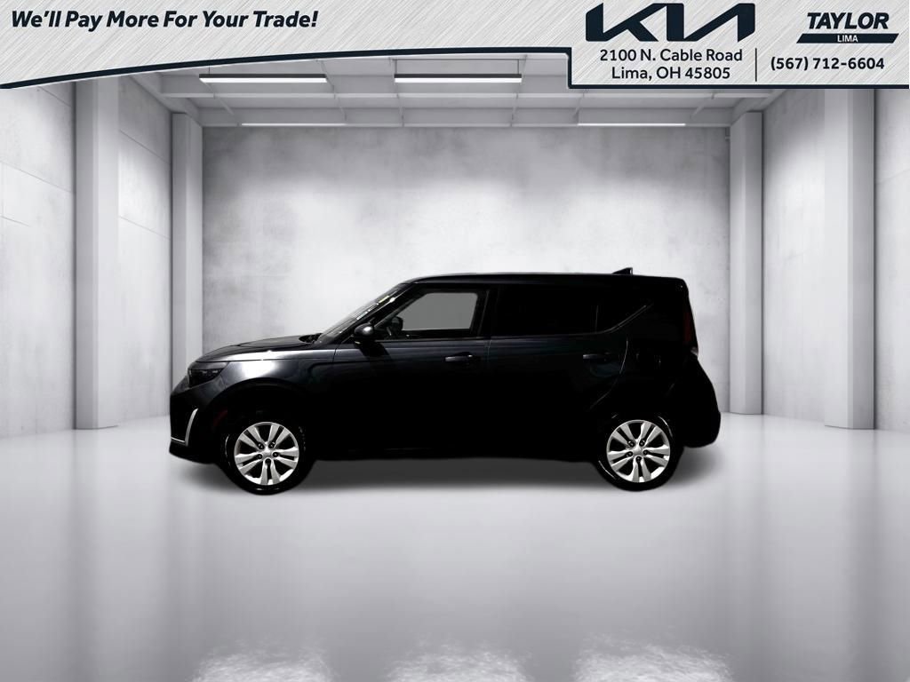 Used 2023 Kia Soul LX FWD image 3