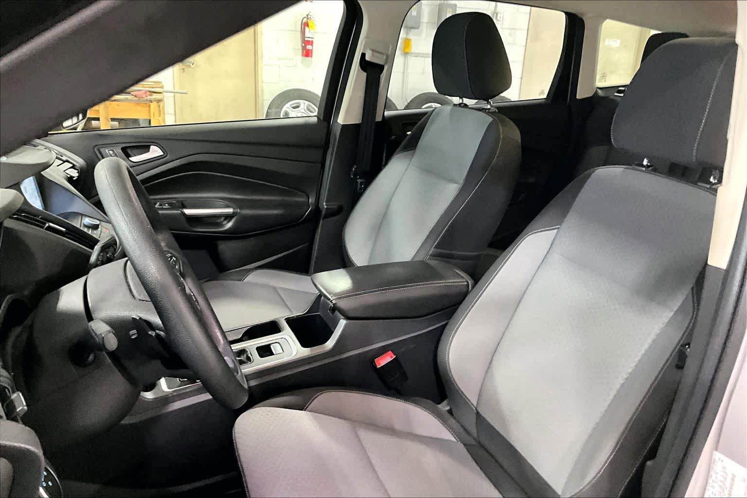 Used 2017 Ford Escape SE w/ Equipment Group 201A AWD/4WD image 8