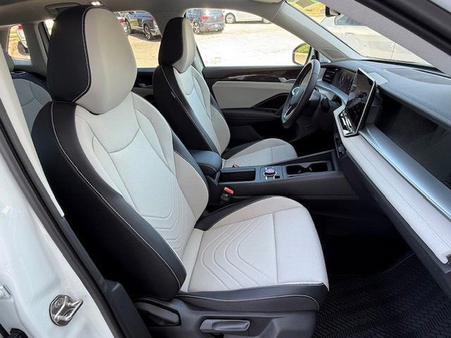 New 2025 Volkswagen Tiguan SE image 18