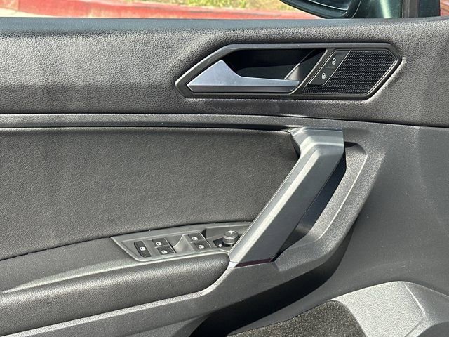 Used 2018 Volkswagen Tiguan SE image 14