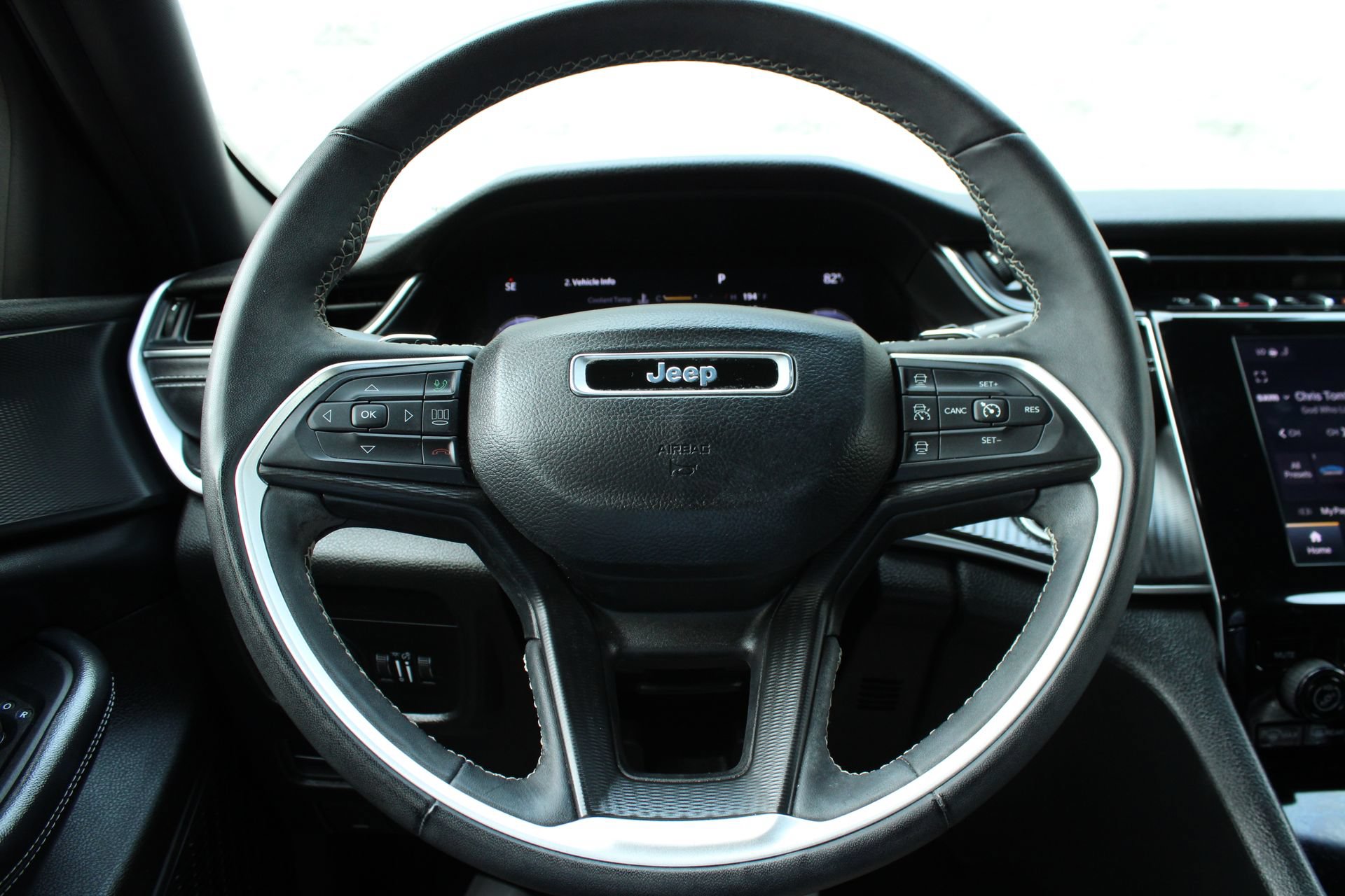 Used 2023 Jeep Grand Cherokee Altitude AWD/4WD image 32