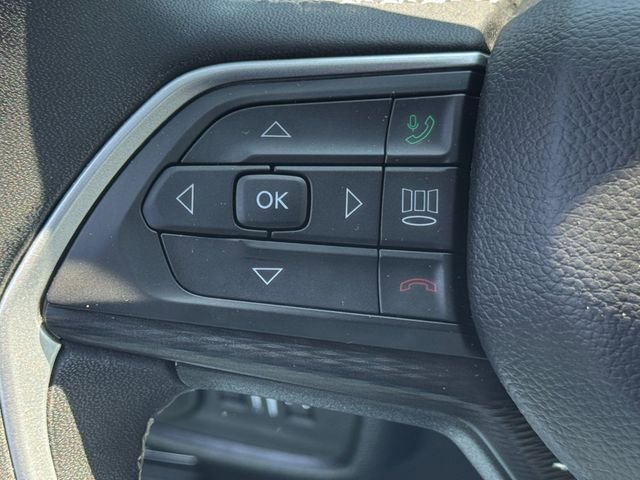 Used 2023 Jeep Grand Cherokee Altitude AWD/4WD image 17