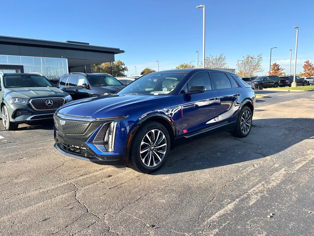 Used 2024 Cadillac Lyriq Sport w/ LPO, Floor Liner Package AWD/4WD image 5