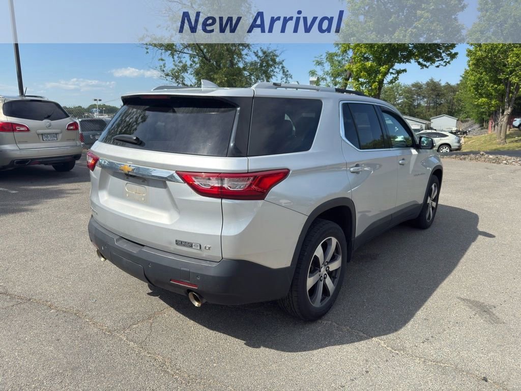 Used 2018 Chevrolet Traverse LT FWD image 3