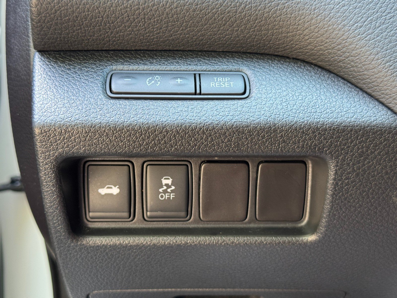Used 2016 Nissan Altima 2.5 SR w/ LED Appearance Package FWD image 16