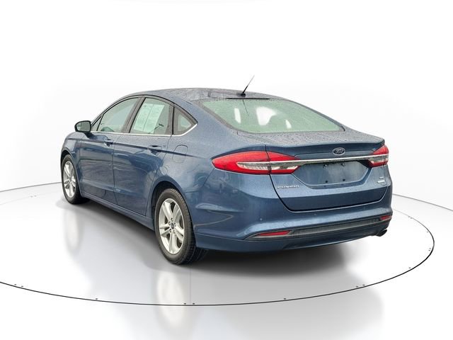 Used 2018 Ford Fusion SE w/ Fusion SE Technology Package FWD image 4