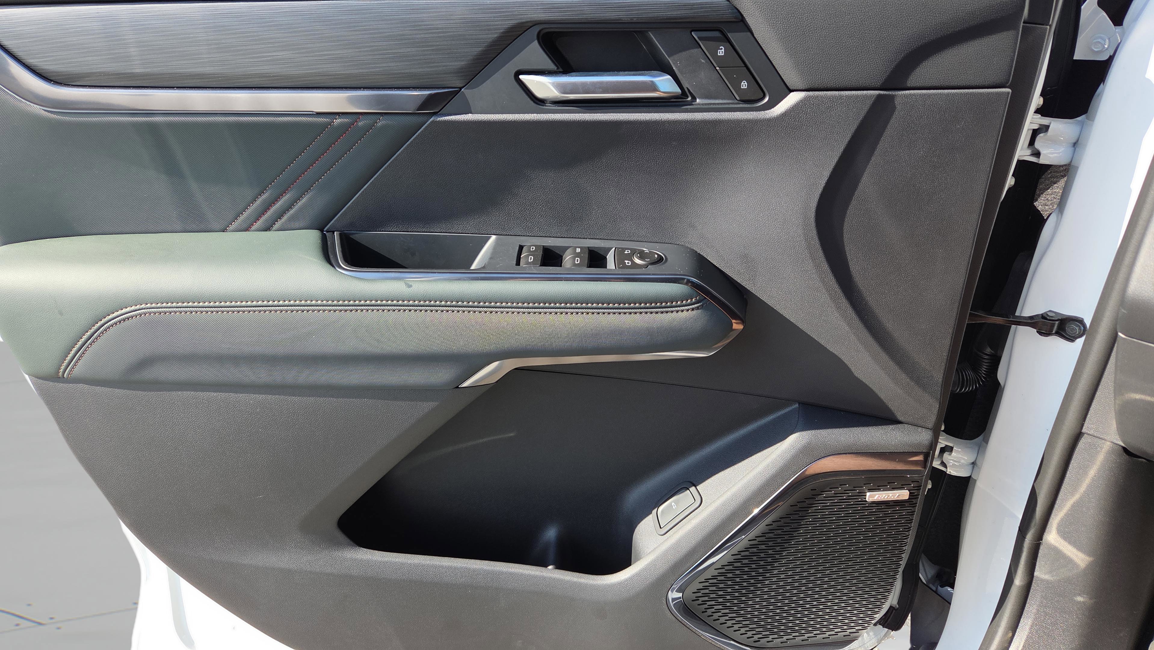 New 2026 GMC Acadia AT4 w/ Super Cruise Package AWD/4WD image 12