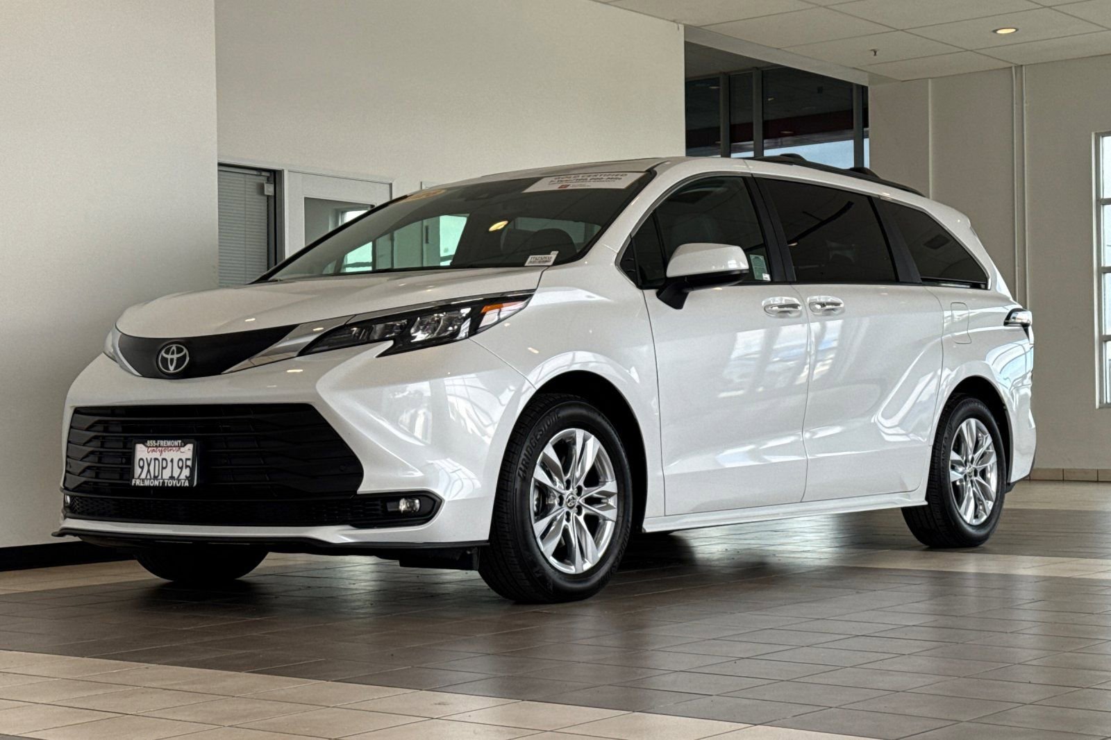 Certified 2026 Toyota Sienna XLE AWD/4WD image 8