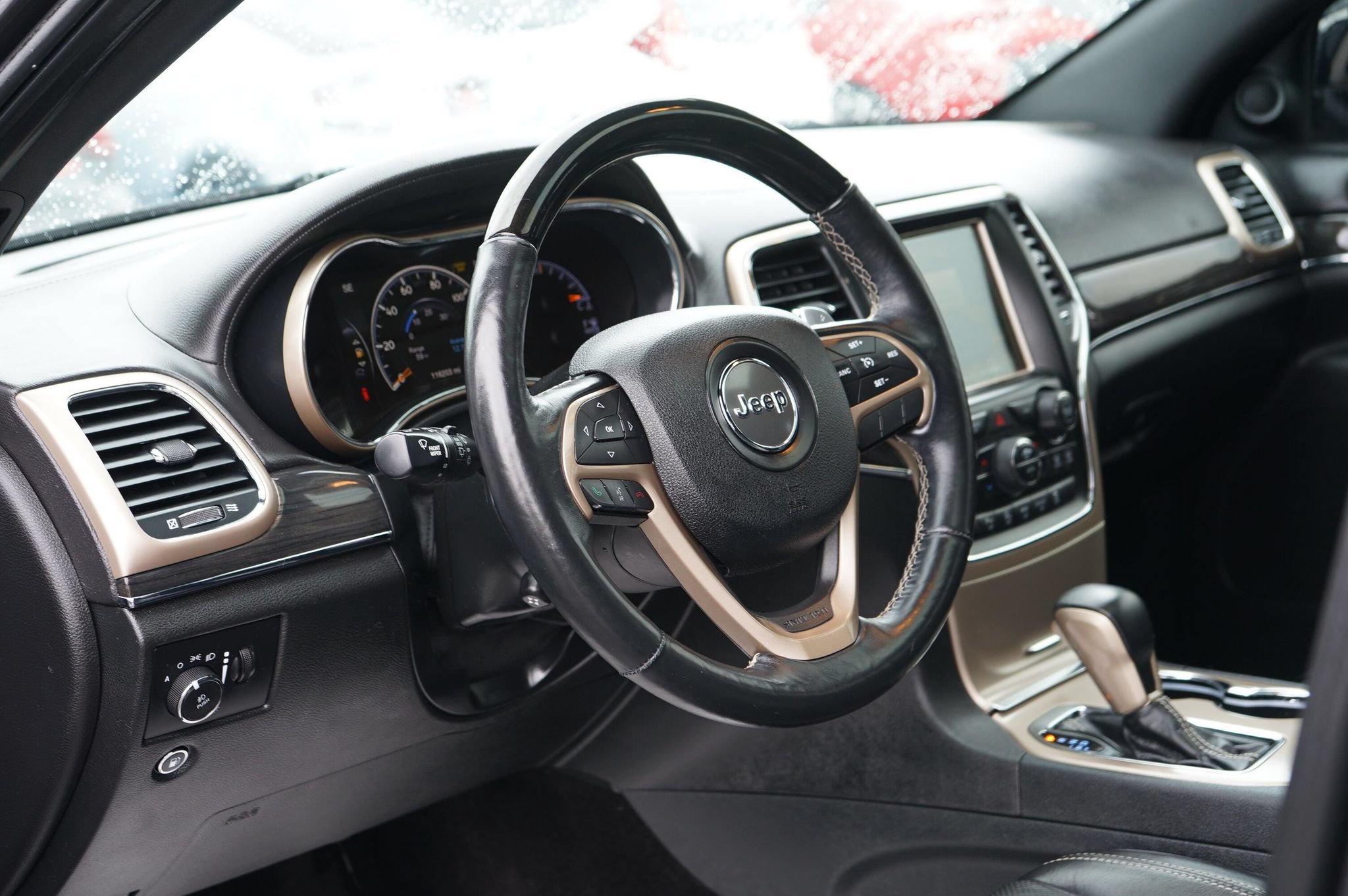 Used 2017 Jeep Grand Cherokee Overland AWD/4WD image 11