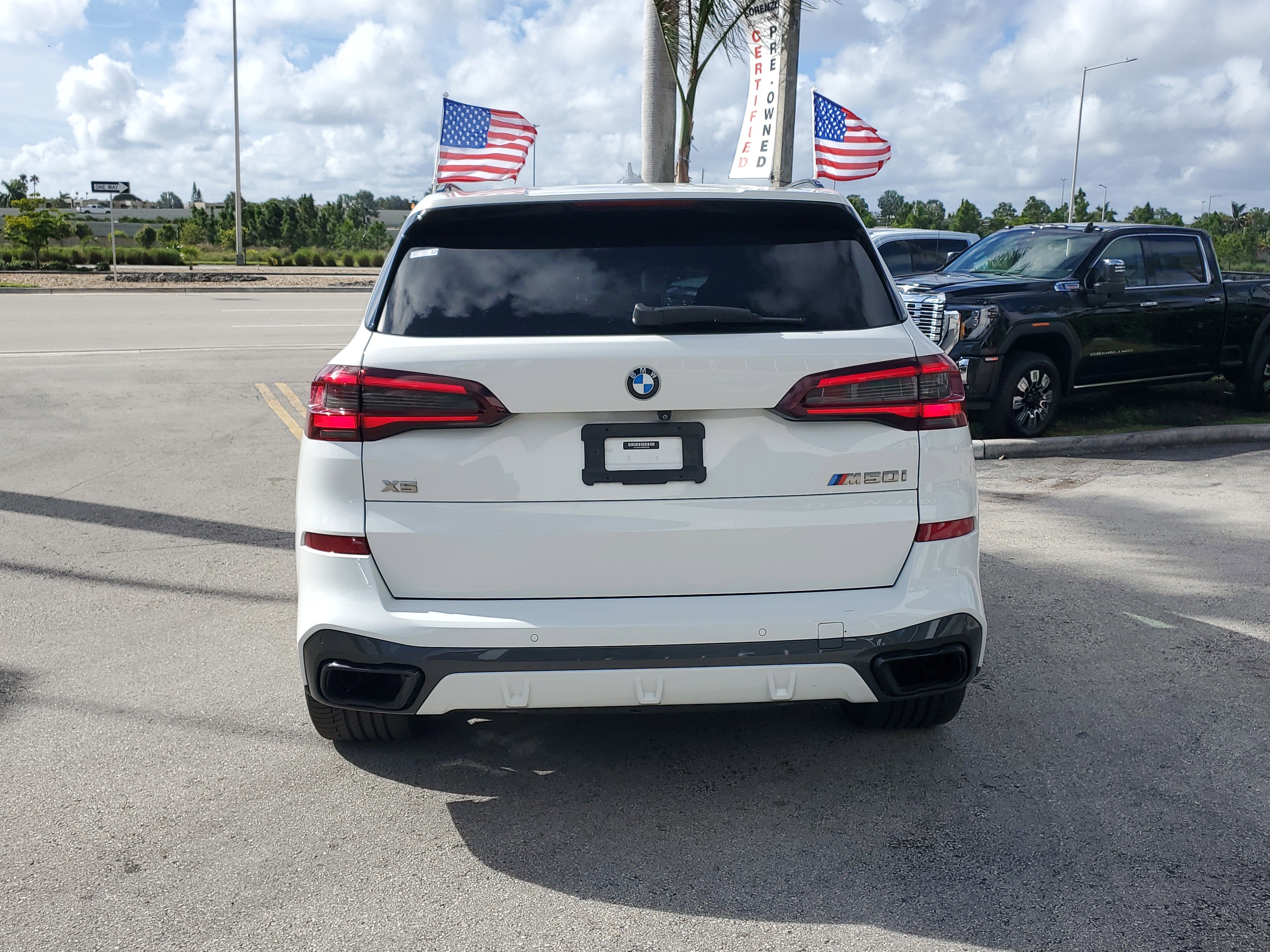 Used 2021 BMW X5 M50i w/ Premium Package image 6