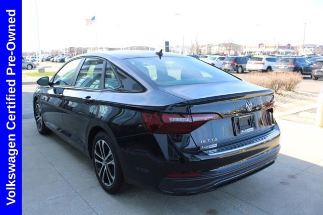 Used 2024 Volkswagen Jetta Sport image 4