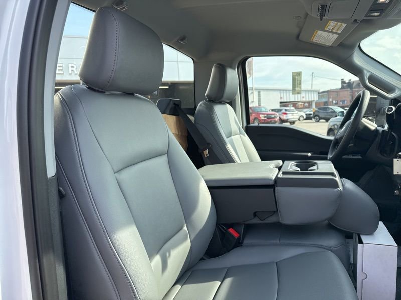 New 2025 Ford F550 4x4 Regular Cab Super Duty image 8