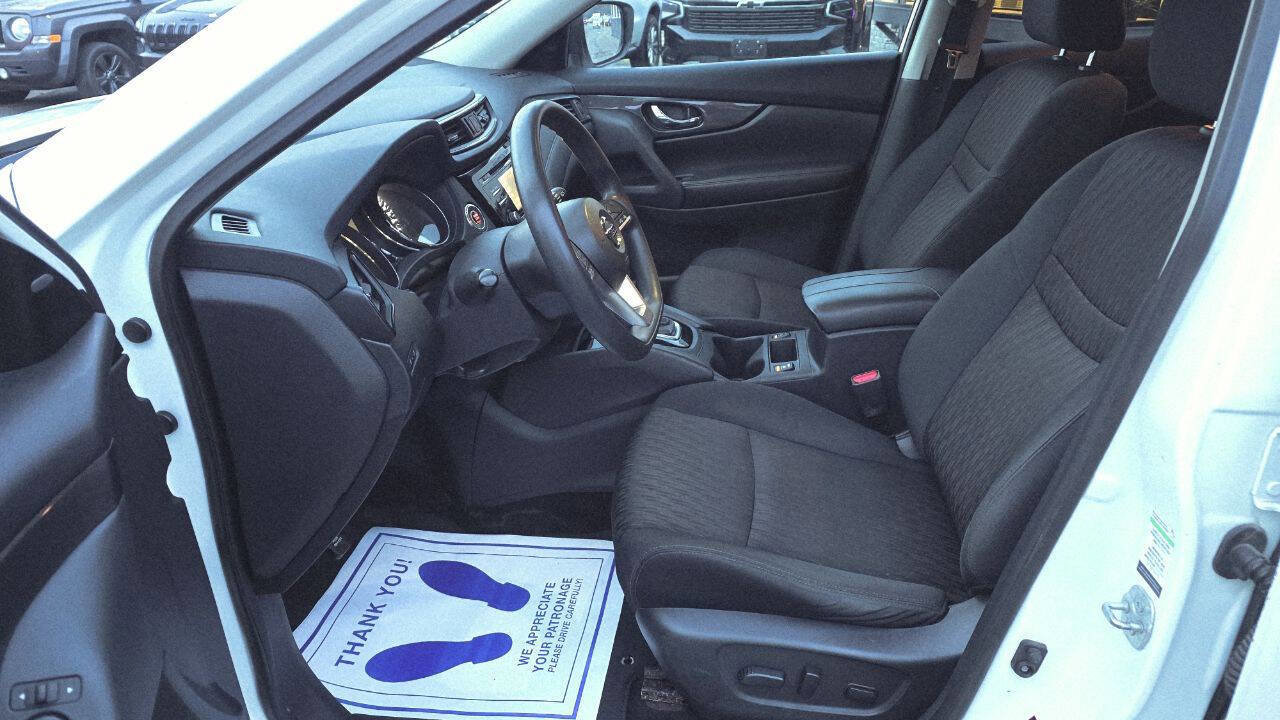 Used 2017 Nissan Rogue SV image 10