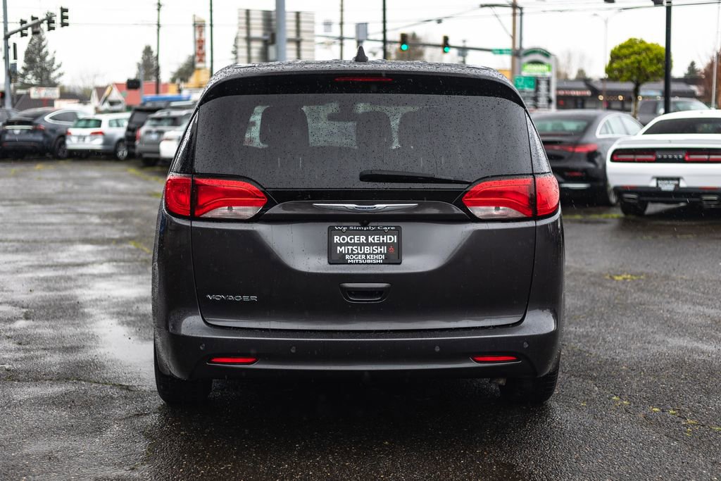 Used 2020 Chrysler Voyager L FWD image 9