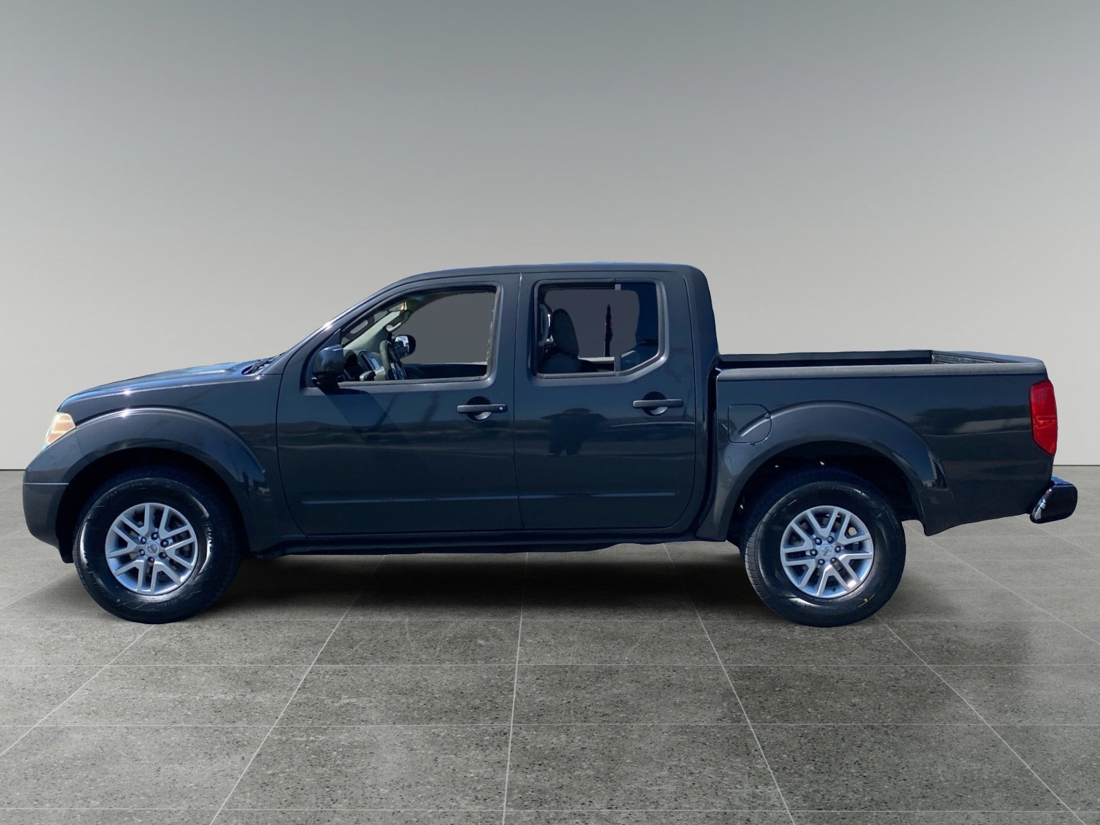 Used 2015 Nissan Frontier SV RWD image 2