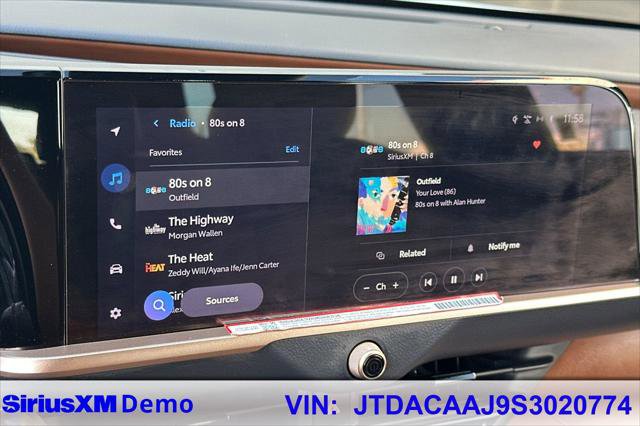 Certified 2025 Toyota Crown Signia image 33
