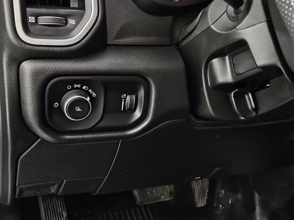 Used 2024 RAM 2500 Tradesman w/ Chrome Appearance Group AWD/4WD image 19