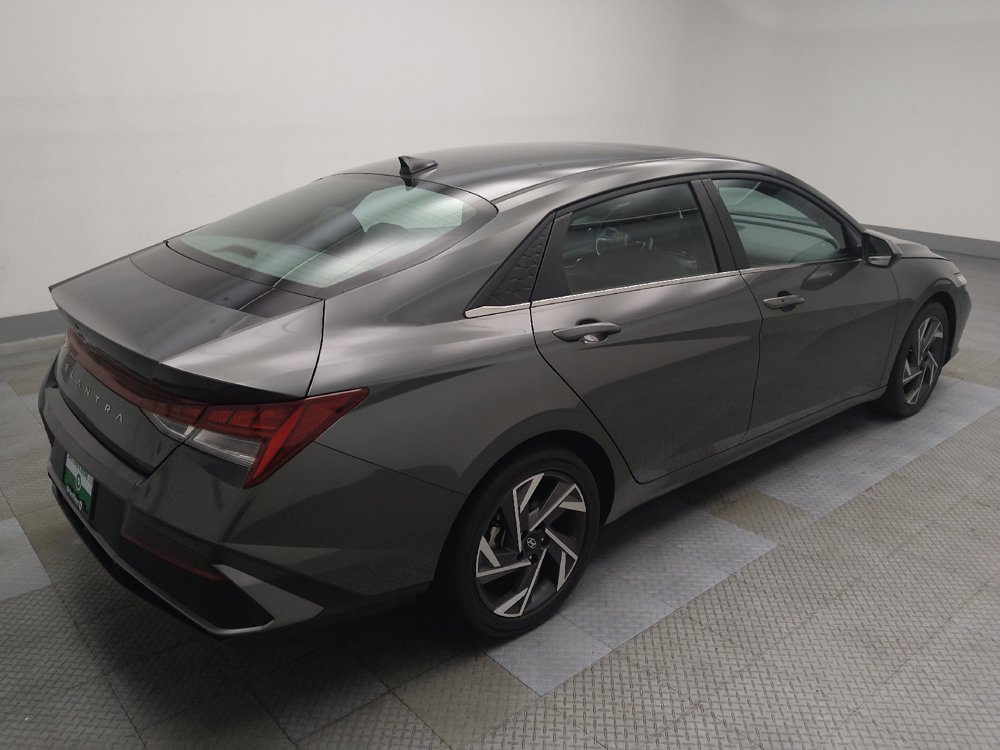 Used 2025 Hyundai Elantra SEL FWD image 10