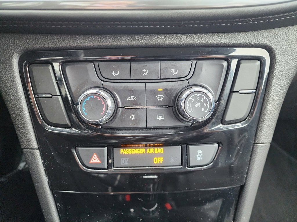 Used 2021 Buick Encore Preferred image 34