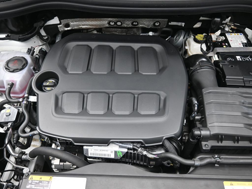 Certified 2025 Volkswagen Tiguan SE FWD image 31