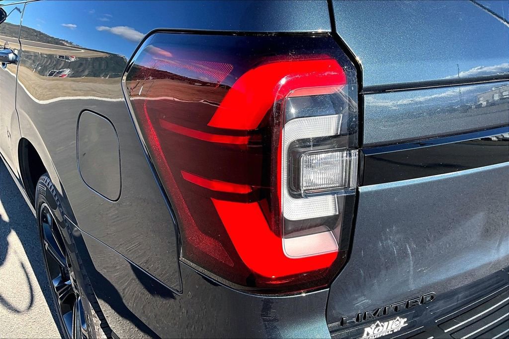 Used 2022 Ford Expedition Limited image 31