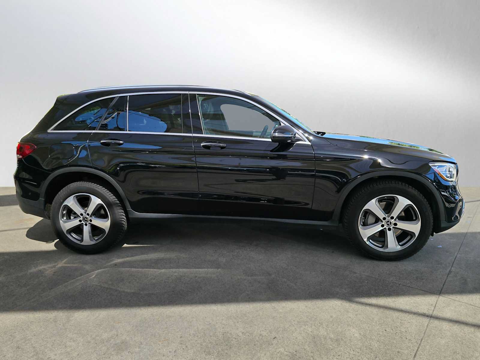 Used 2021 Mercedes-Benz GLC 300 4MATIC image 2