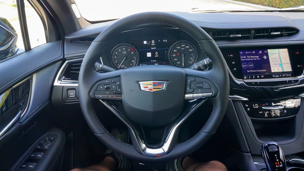 Used 2025 Cadillac XT6 Premium Luxury w/ Technology Package FWD image 25