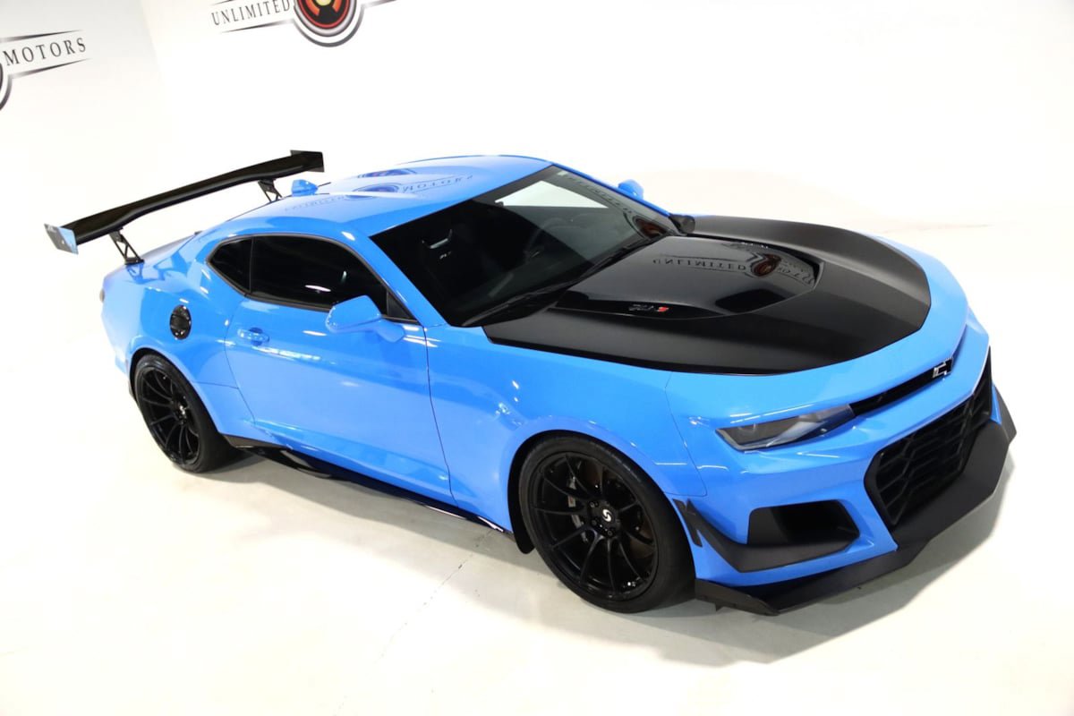 Used 2022 Chevrolet Camaro ZL1 RWD image 9