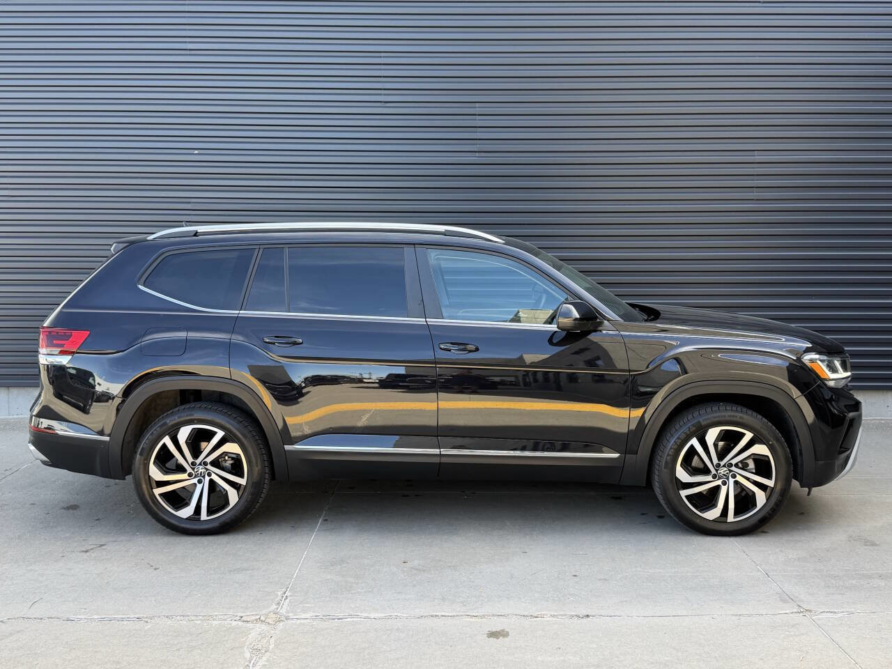 Used 2023 Volkswagen Atlas SEL AWD/4WD image 10