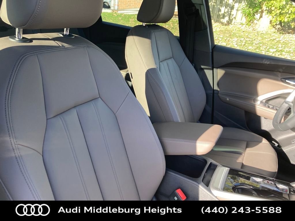 Used 2025 Audi Q5 Premium w/ Convenience Package image 38