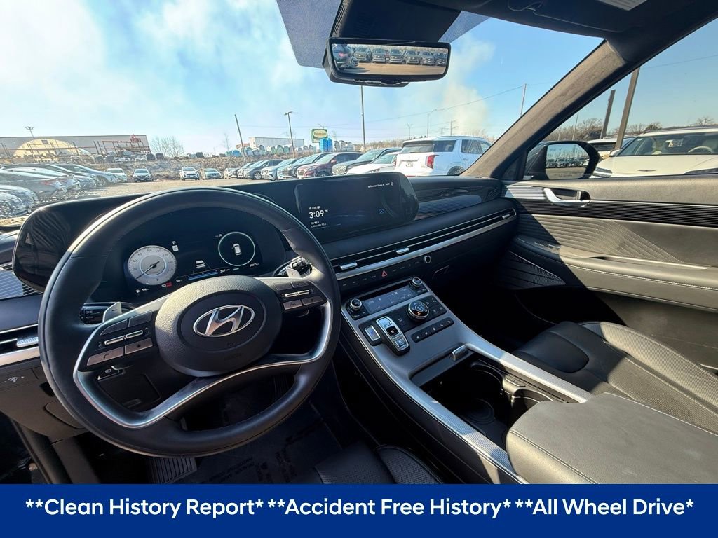 Used 2023 Hyundai Palisade Calligraphy image 2