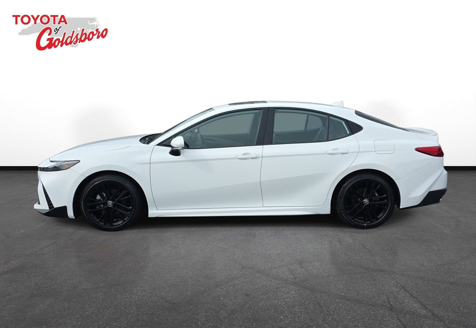 Used 2025 Toyota Camry SE w/ Multimedia Upgrade Package image 8