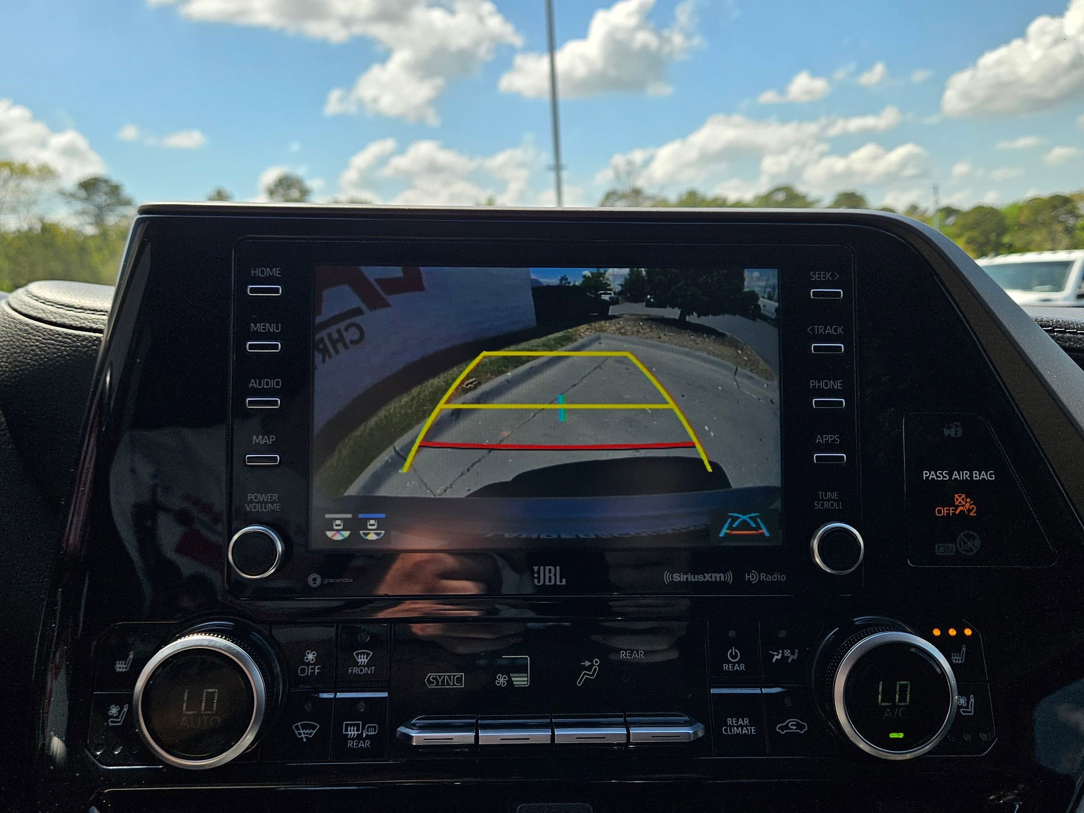 Used 2020 Toyota Highlander Limited image 32