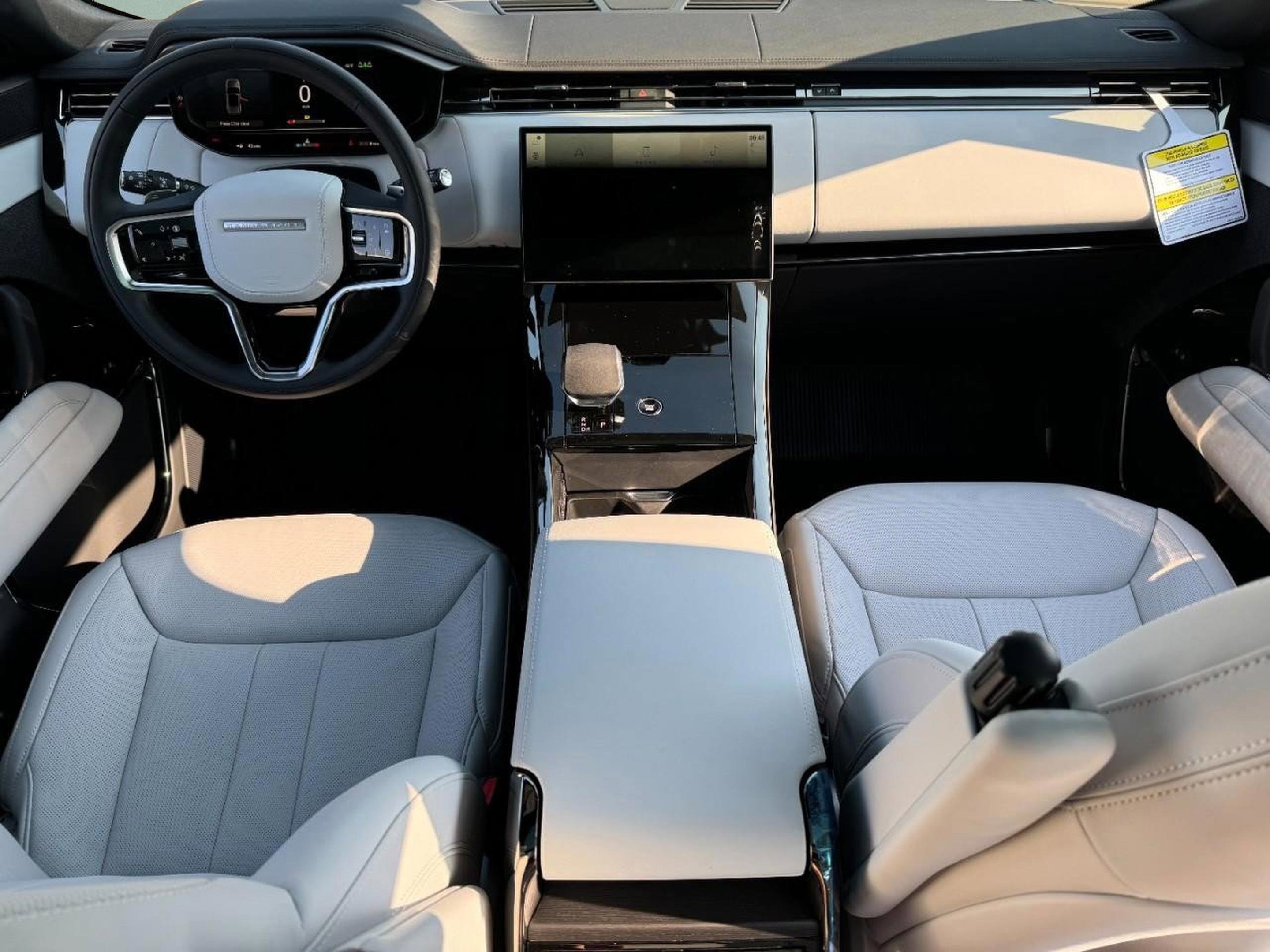 Used 2025 Land Rover Range Rover Sport SE image 12