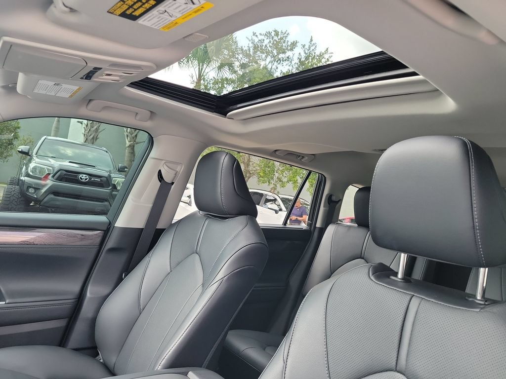 Certified 2026 Toyota Highlander Limited AWD/4WD image 21