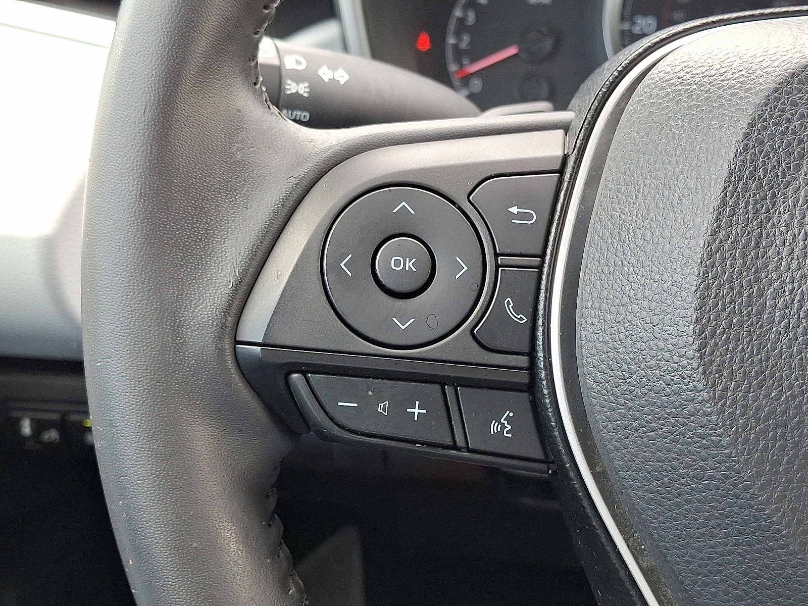 Used 2020 Toyota Corolla SE w/ SE Preferred Package FWD image 21