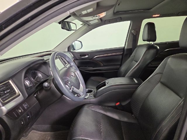 Used 2016 Toyota Highlander Limited AWD/4WD image 12