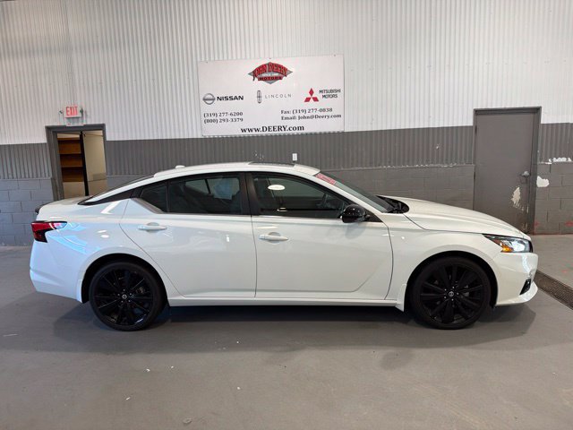 Certified 2022 Nissan Altima 2.5 SR w/ Midnight Edition Package AWD/4WD image 2