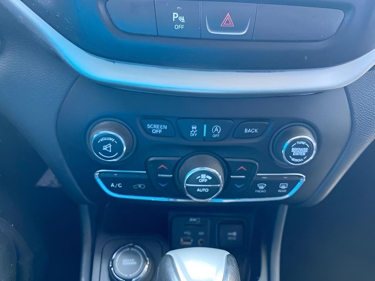 Used 2018 Jeep Cherokee Overland AWD/4WD image 38