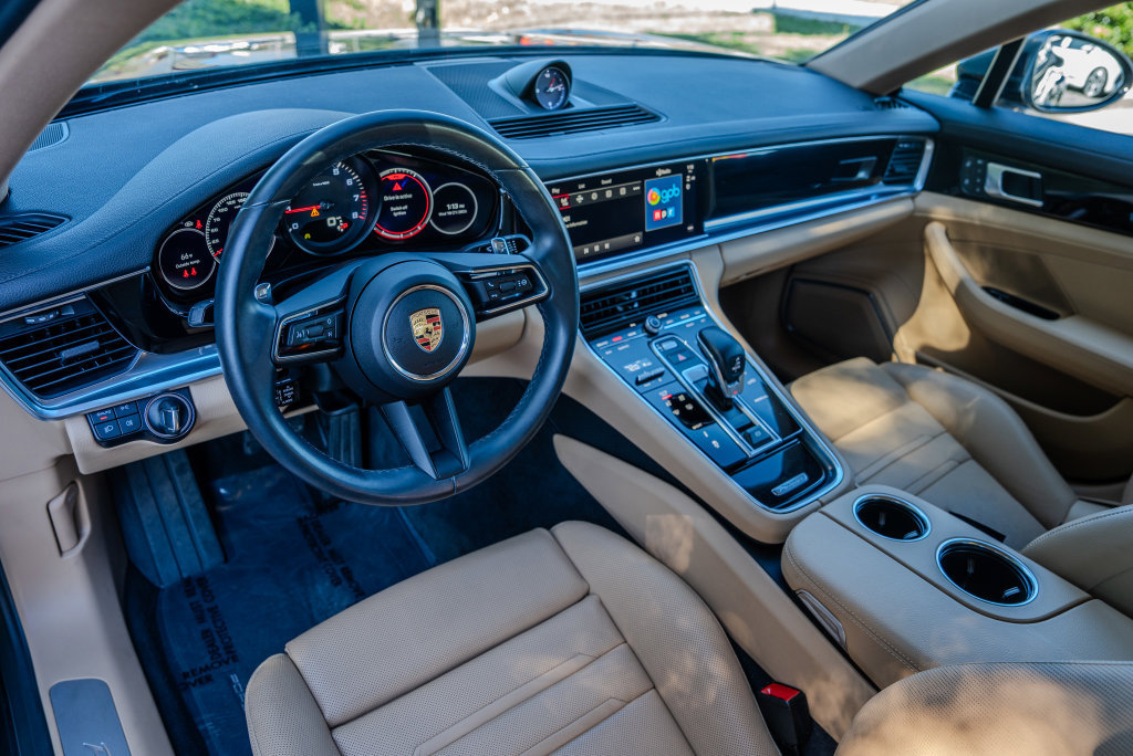 Used 2023 Porsche Panamera w/ Premium Package RWD image 4