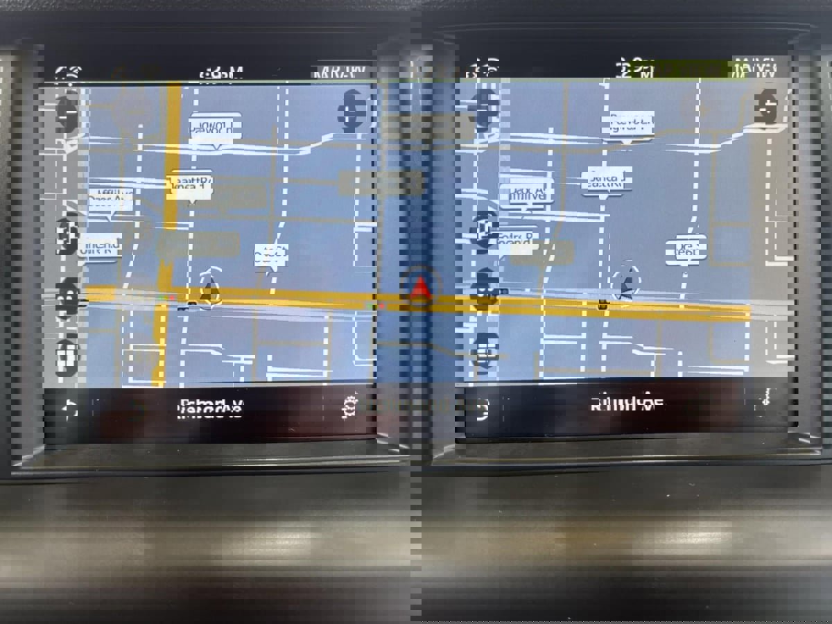 Used 2018 Land Rover Discovery Sport HSE Luxury AWD/4WD image 17