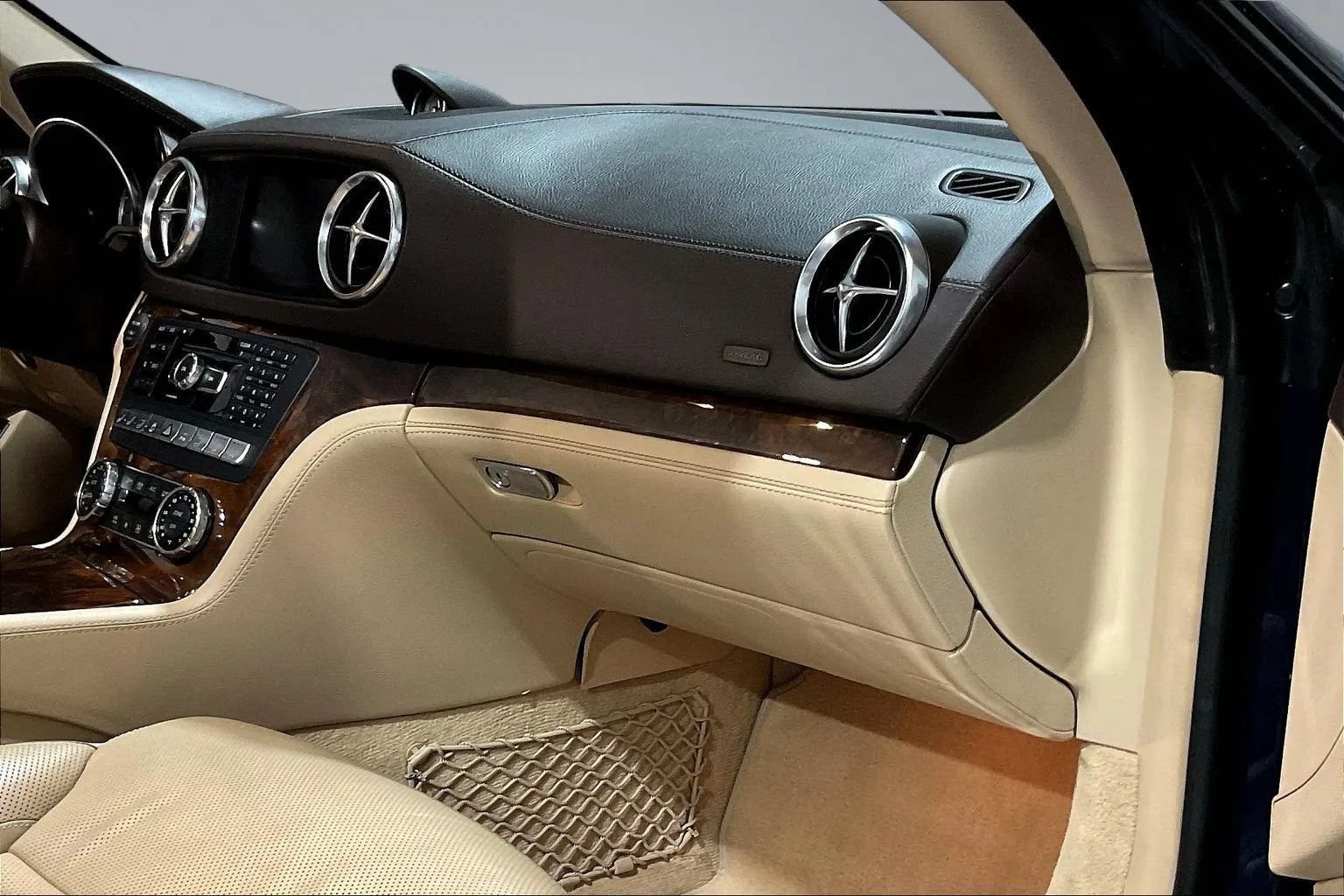 Used 2013 Mercedes-Benz SL 550 w/ Premium Pkg image 26