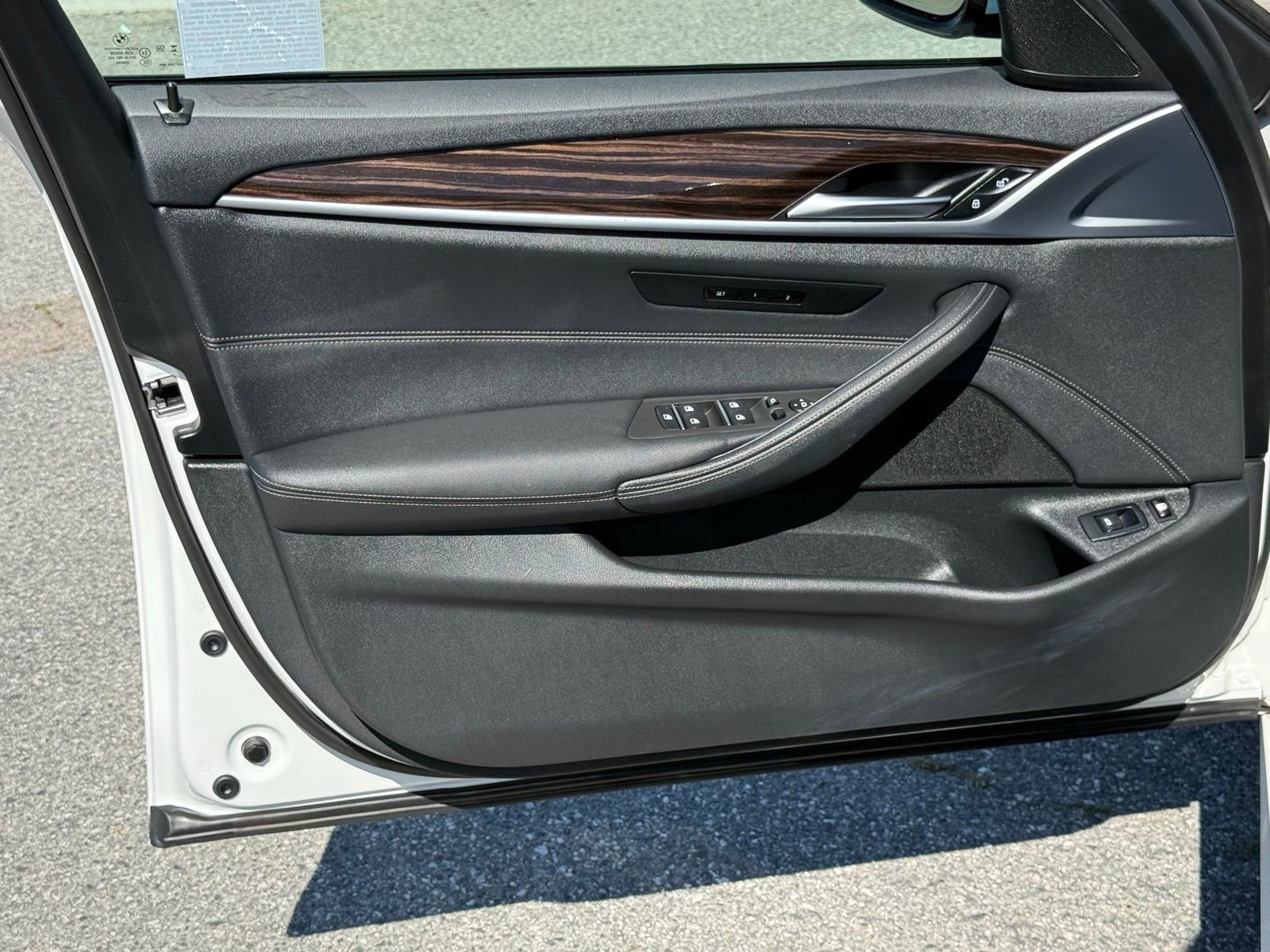 Used 2023 BMW 530e 530e iPerformance w/ M Sport Package image 18